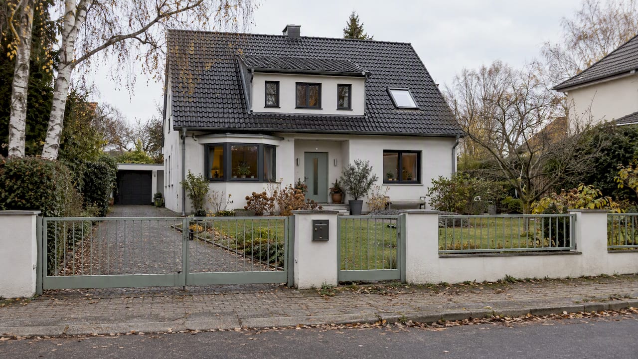 Wohnhaus in Berlin mit erkennbaren Grundstücksgrenzen
